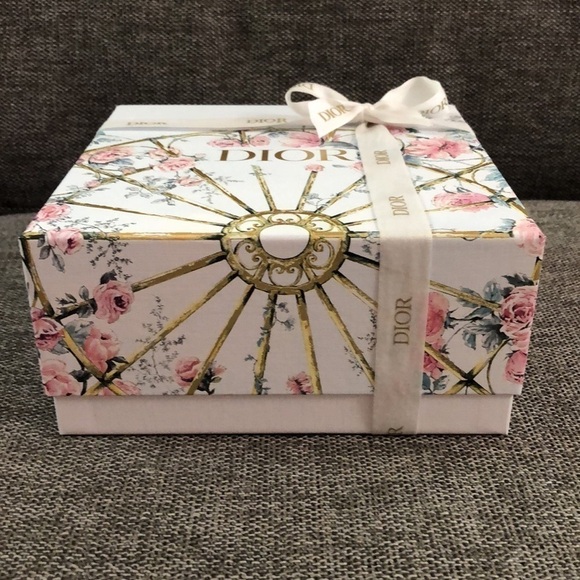 DIOR • BOX & RIBBON GIFT SET • GRANVILLE WHITE & GOLD FLORAL - Picture 5 of 16